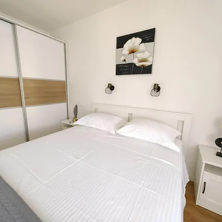 Nearby & Palace * سبليت