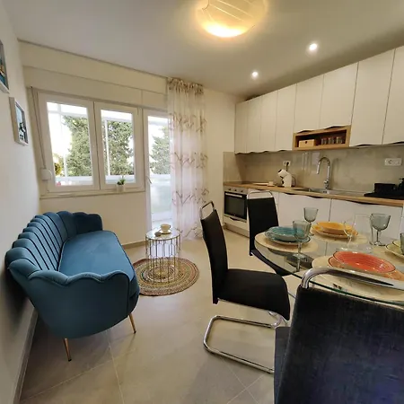 Nearby & Palace شقة