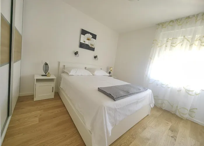Nearby & Palace Apartament Split