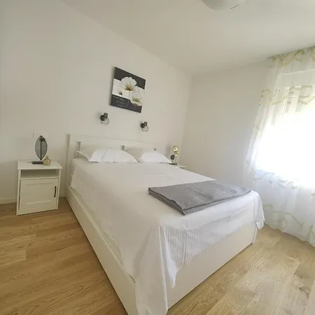 Nearby & Palace Apartamento Split
